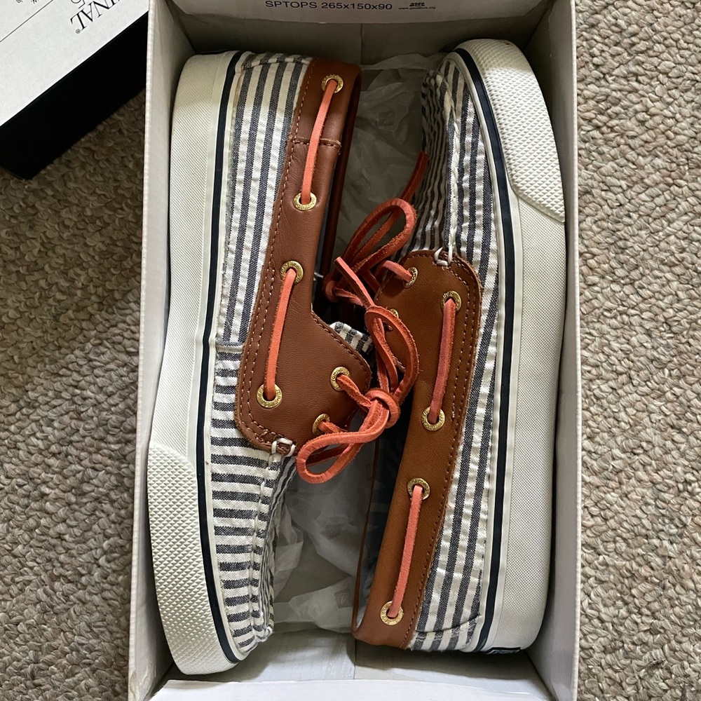 Sperry women’s size 6 striped boat shoe